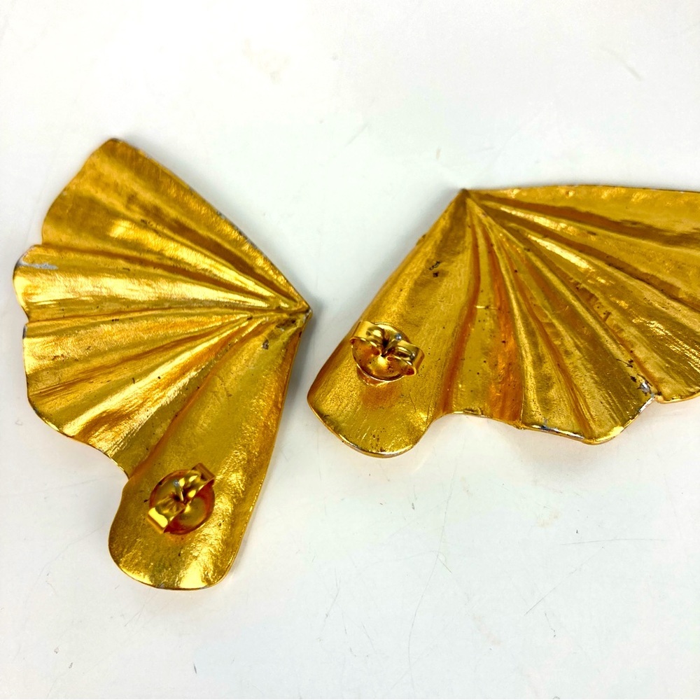 Gold Shell Earrings - Picture 5 of 9